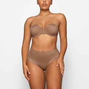 SKIMS Cream Seamless Wireless Bra Intimates